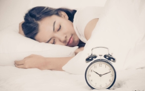 Cách ngăn ngừa nếp nhăn khi ngủ
