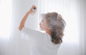 Công thức làm xịt dưỡng tóc tại nhà với 3 nguyên liệu tự nhiên lành tính 