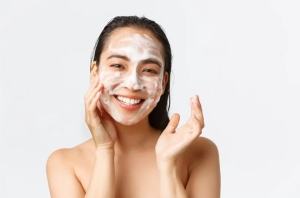 Những điều bạn nên làm trước khi rửa mặt để da đẹp mịn màng