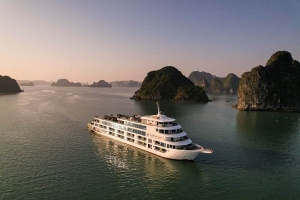 Du thuyền Ambassador Cruise II trên Vịnh Hạ Long sẵn sàng chào đón vị khách thứ 200.000