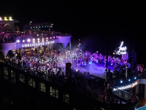 Đón mùa lễ hội trên Vịnh Hạ Long cùng du thuyền Ambassador Cruise II