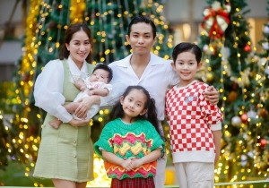 Đón Giáng sinh cùng gia đình Khánh Thi - Phan Hiển