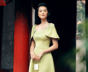 Siêu mẫu châu Á Quỳnh Anh sang trọng trong các thiết kế của Xuân Lê