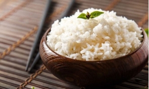 Mẹo ăn cơm giúp bạn giữ được vòng eo thon gọn ngày lễ Tết