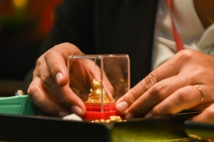 Giá vàng ngày 3/2/2024: Thế giới giảm, trong nước neo ở mức cao