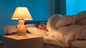 Khi ngủ nên tắt đèn hay để đèn sẽ tốt hơn?