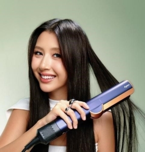 Bí quyết của Quỳnh Anh Shyn cho mái tóc thẳng đẹp thanh lịch 
