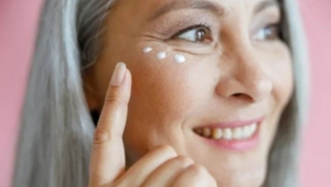 Tips cơ bản giúp ngăn ngừa nếp nhăn vùng da mắt
