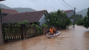 Dự báo thời tiết ngày 9/9/2024: Bắc Bộ mưa rất to, lũ trên sông Thao uy hiếp nhà dân ở Yên Bái
