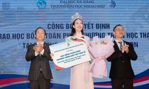 Hoa hậu Thanh Thủy nhận học bổng toàn phần thạc sĩ