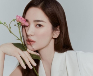 Cách dưỡng da đẹp không tỳ vết từ sữa ấm của Song Hye Kyo