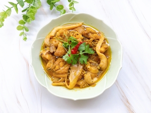 Thực đơn hàng ngày: Gà kho nấm sả ớt