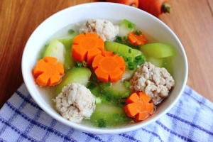 Thực đơn hàng ngày: Canh bí đao thịt viên