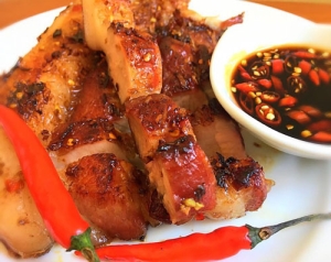 Thực đơn hàng ngày: Thịt ba chỉ một nắng chiên giòn