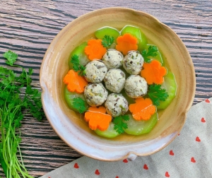 Thực đơn hàng ngày: Canh bí đao gà viên 