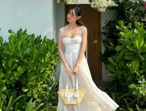 Hoa hậu Lương Thùy Linh gợi ý thời trang đi biển