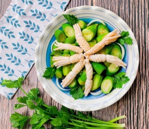 Thực đơn hàng ngày: Mực ống xào mướp