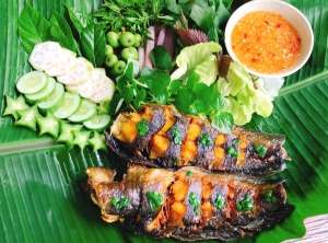 Thực đơn hàng ngày: Cá trê chiên chấm mắm gừng