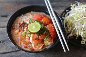 Thực đơn hàng ngày: Bún riêu tôm cua