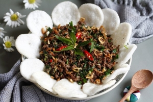 Thực đơn hàng ngày: Chim câu băm xúc phồng tôm