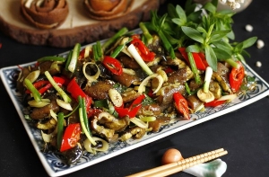 Thực đơn hàng ngày: Lươn xào sả ớt