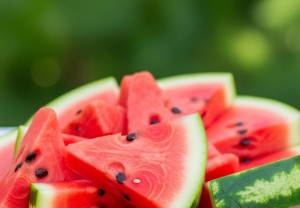 Lý do không nên ăn quá nhiều dưa hấu