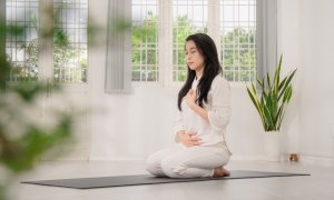 Kỹ thuật thở yoga giúp giảm stress và kiểm soát thèm ăn
