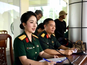 Thượng úy Ngọc Hân gây ấn tượng bởi nhan sắc ngọt ngào, xinh đẹp