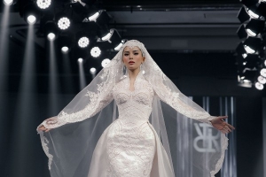 Hoa hậu Kỳ Duyên khoác lên mình thiết kế váy cưới như quý cô cổ điển