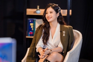 Phan Hoàng Thu: Từ ánh đèn sân khấu đến BTV Tài chính