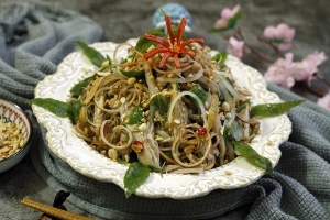 Thực đơn hàng ngày: Nộm gà hoa chuối