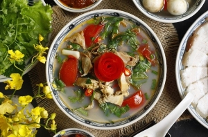 Thực đơn hàng ngày: Canh trai rau răm