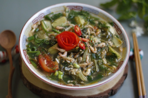 Thực đơn hàng ngày: Canh moi dưa chua 