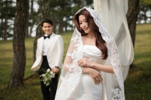 Chế Nguyễn Quỳnh Châu và doanh nhân Phát Nguyễn chụp ảnh cưới tại quê nhà