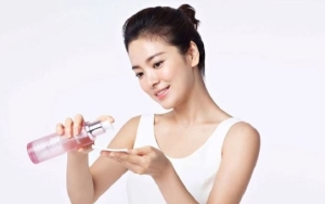 Bước chăm sóc da tưởng nhỏ nhưng không thể thiếu - nước hoa hồng