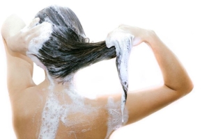 Mẹo nhỏ gội đầu giúp tóc mềm mượt gấp 2 lần