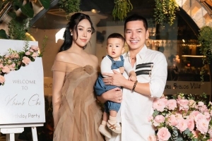 Diễn viên Quang Minh hạnh phúc với gia đình nhỏ