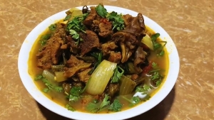 Thực đơn hàng ngày: Thịt bò om dưa chua ngọt 