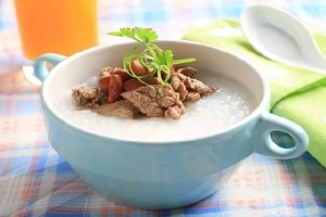 Thực đơn hàng ngày: Cháo đậu xanh thịt bò 