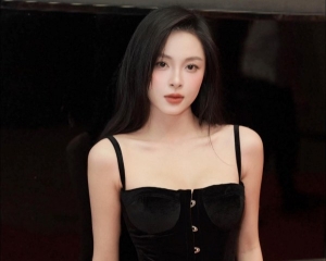 Phong cách gợi cảm của Ngọc Trâm đang bị ném đá dữ dội