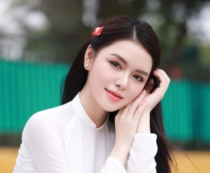 Hà Bích Ngọc trở thành tâm điểm chú ý trên mạng xã hội nhờ nhan sắc nổi bật