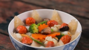 Thực đơn hàng ngày: Canh bóng mọc son