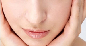 Giúp làm mờ nếp nhăn khi cười và vùng mắt hiệu quả tại nhà với 5 cách tự nhiên