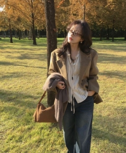 Với 3 kiểu áo khoác mặc đẹp ngày se lạnh nâng tầm quần jeans