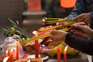 Trọn bộ văn khấn Tết Bính Ngọ 2026