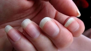 Nước vo gạo tận dụng để giúp móng tay chắc khỏe và bớt giòn gãy