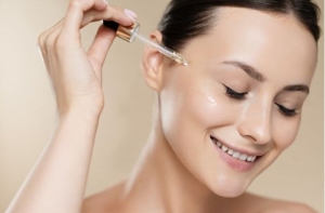Chu trình chăm sóc da chống lão hóa, vai trò then chốt của serum 