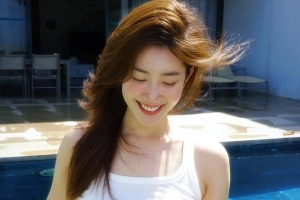 Thúy Ngân được chú ý nhờ ngoại hình rạng rỡ tuổi 35