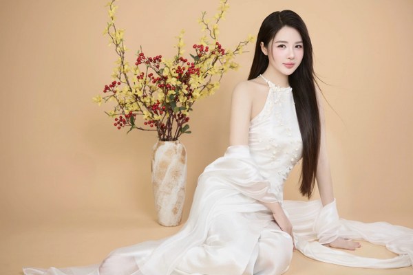 Á hậu Đỗ Hà Trang thực hiện bộ ảnh đón xuân mới