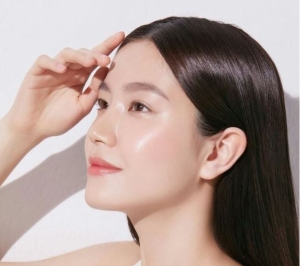 Làn da “có filter” ngoài đời thực lên ngôi, xu hướng trang điểm 2026